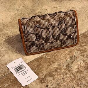 ✨🤎Coach Crystal Signature Jacquard Essential Slim Card Case